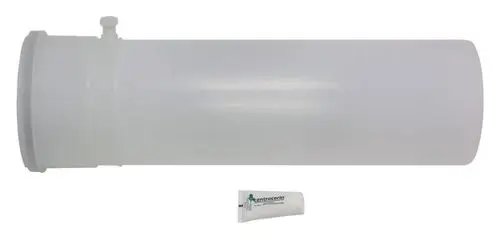 Transparenter Kunststoffzylinder mit einem Anschlussstück, gekennzeichnet für die Verwendung mit Vaillant-Geräten. Enthält eine Tube Entrocerin für die Montage.